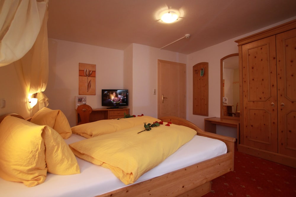 Classic Double Room, Balcony, Mountain View (Small) photo 1