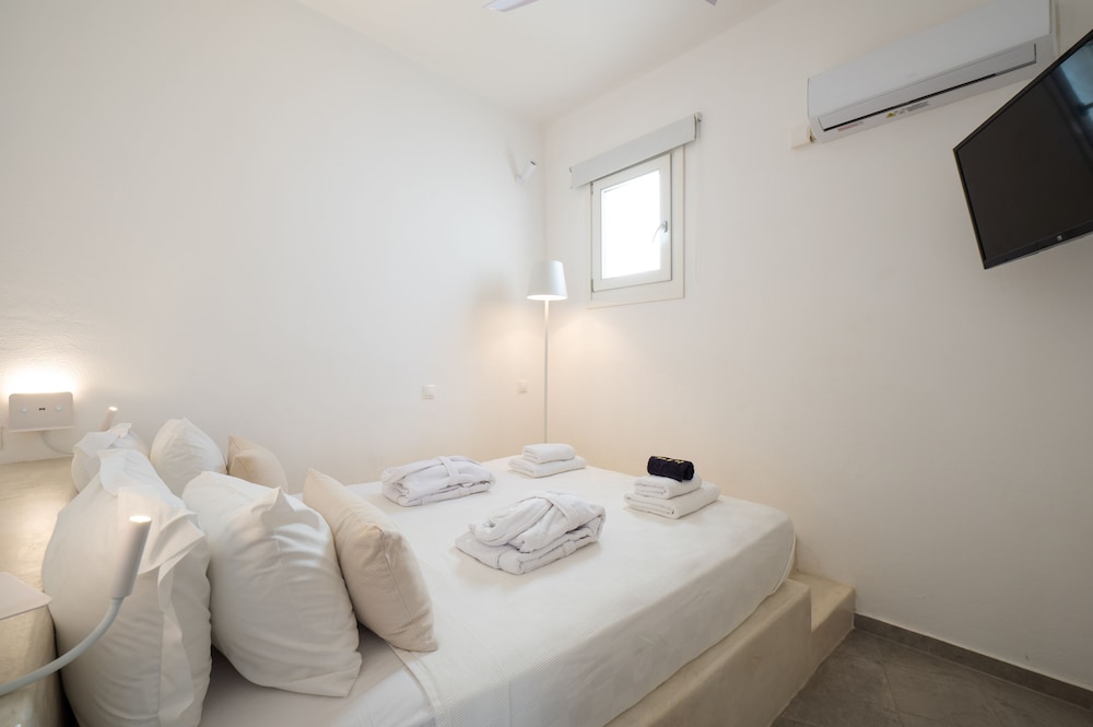 Deluxe Apartment, Sea View (Chora View) photo 3