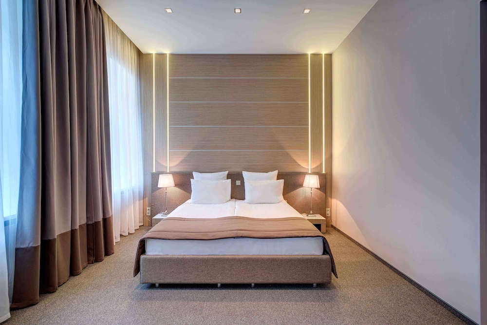 Business Double Room, 1 Queen Bed photo 2
