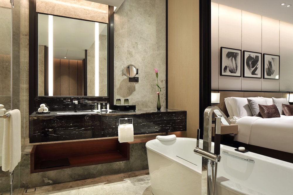 2 Double Premium Club Lounge Access