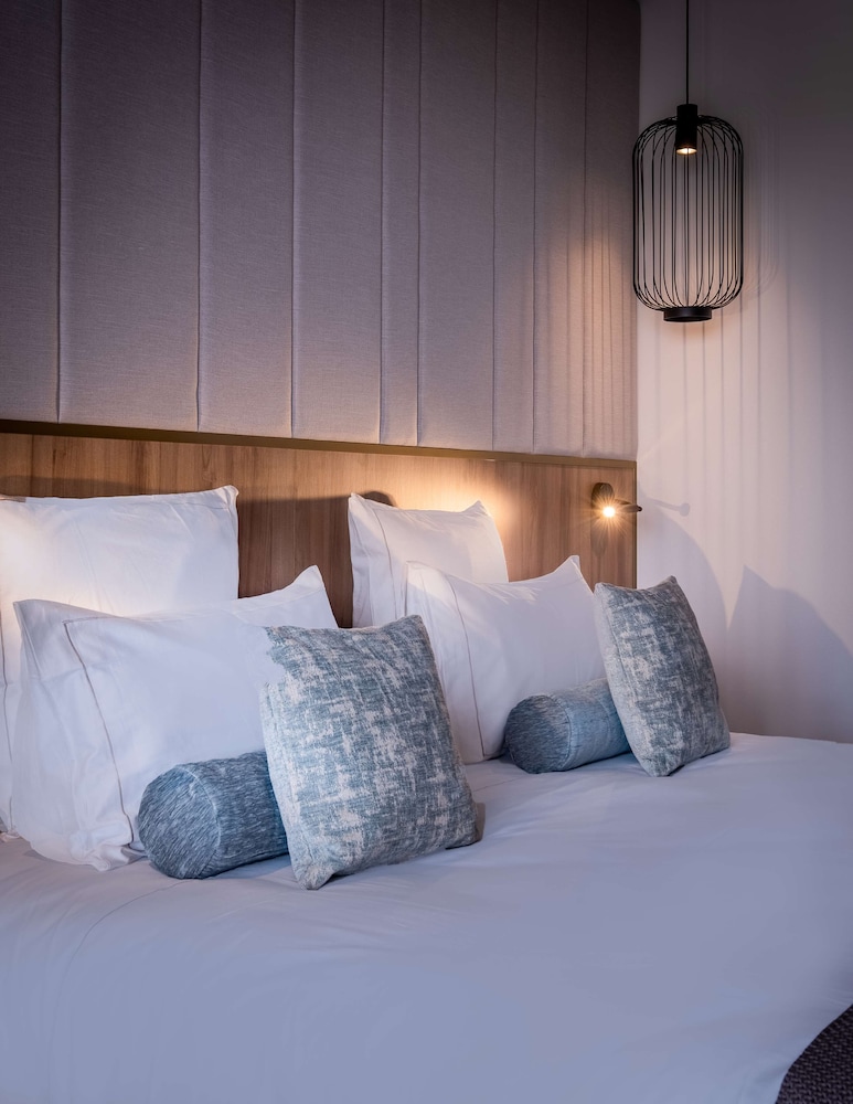 Standard Room, 1 King Bed - Photo 1