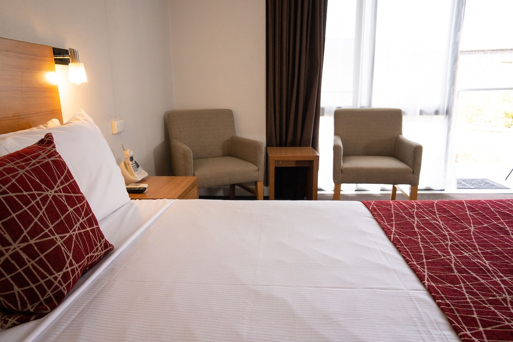 Standard Queen Room - Photo 10