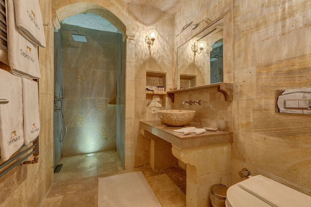 Deluxe Room - Photo 7