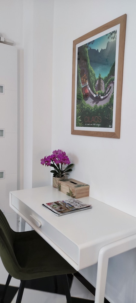 Luxury Double Room, 1 Queen Bed, Garden View photo 2