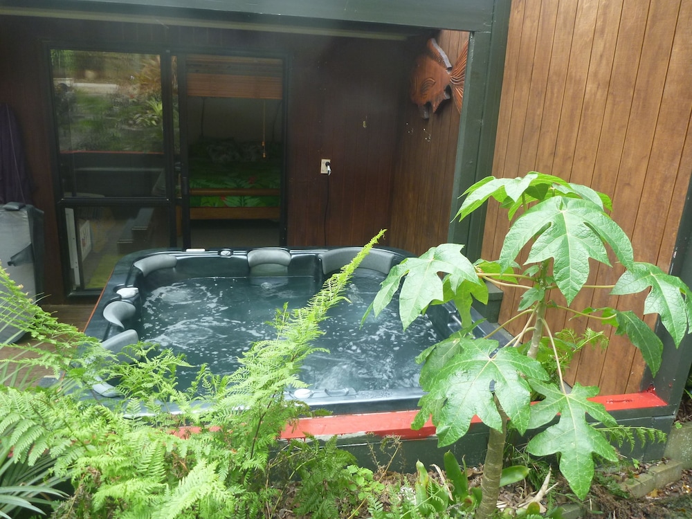 The Frangipani Room (Private Bathroom) photo 2