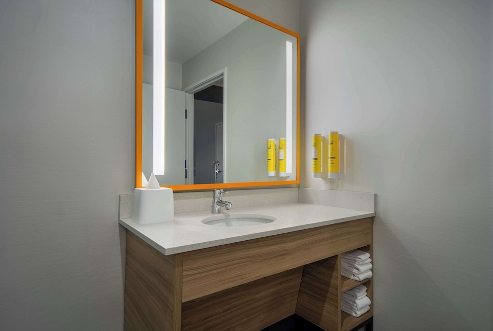 Room, 2 Queen Beds, Accessible, Bathtub (Mobility & Hearing) - Photo 3