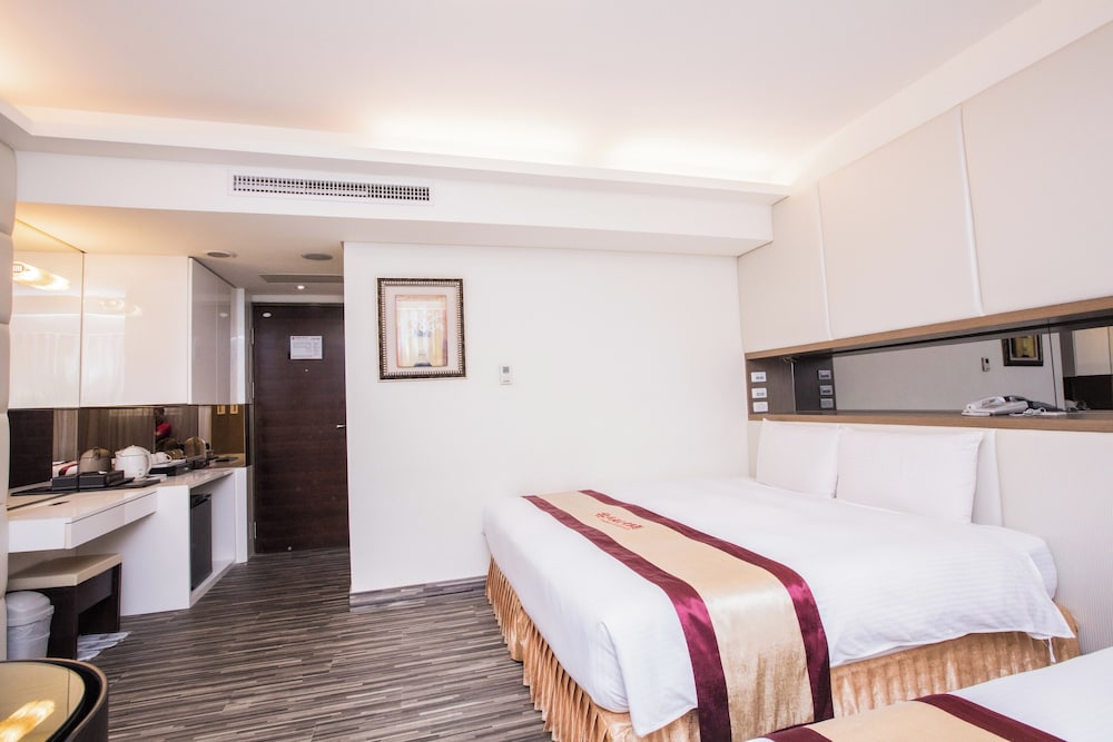 Standard Triple Room with 1 Double Bed and 1 Single Bed, Non Smoking photo 2