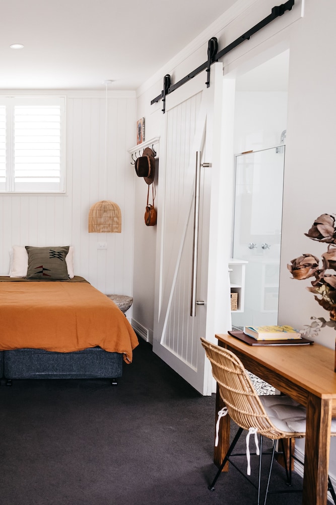 Room 7 - Queenscliff King Deluxe Studio photo 3