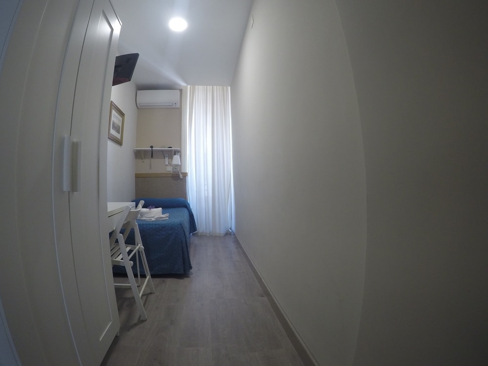 Single Room, Private Bathroom