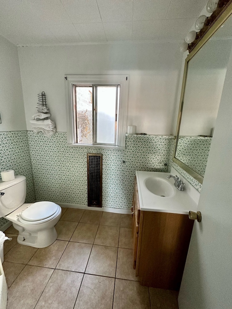 Family Room, Multiple Beds photo 2