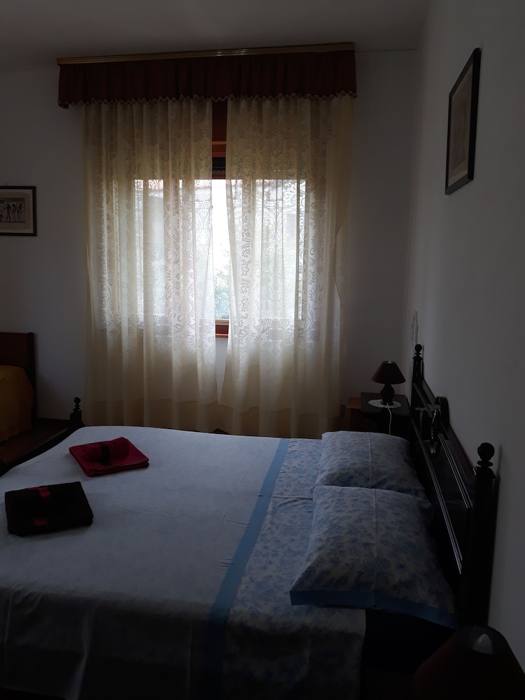 Triple Room, Shared Bathroom photo 2