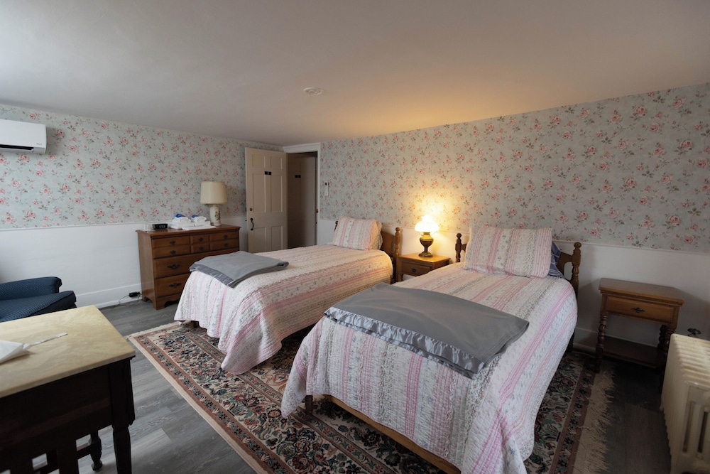 Room 3 - Shared Bath With/Room 11 & 12 - 2nd Floor
