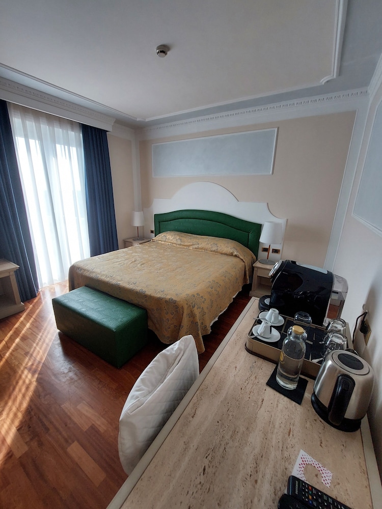 Luxury Room photo 2