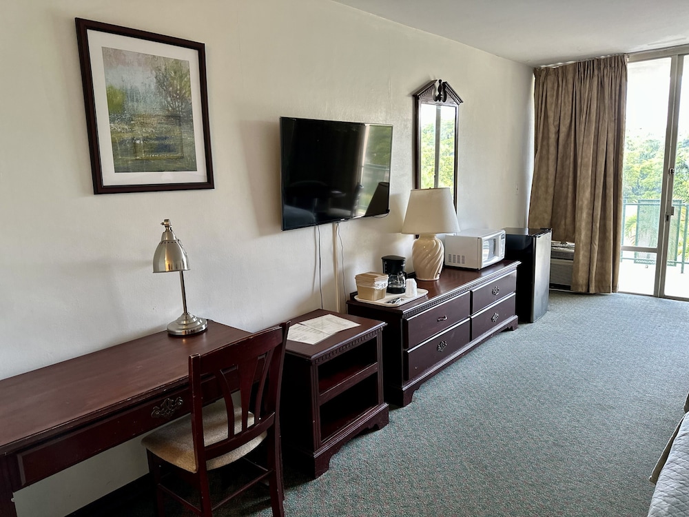 Standard Room, 2 Queen Beds - Photo 6