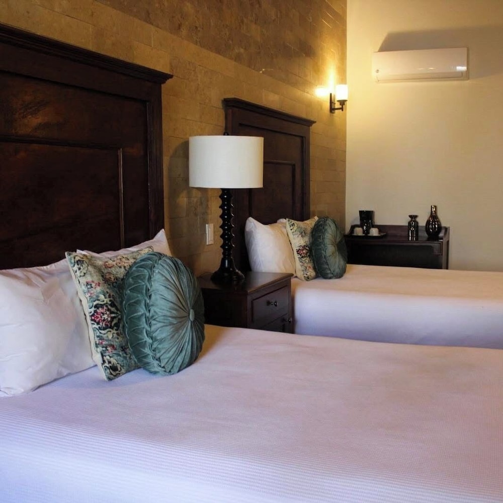 Deluxe Double Room, 2 Double Beds, Vision Accessible, Air conditioning