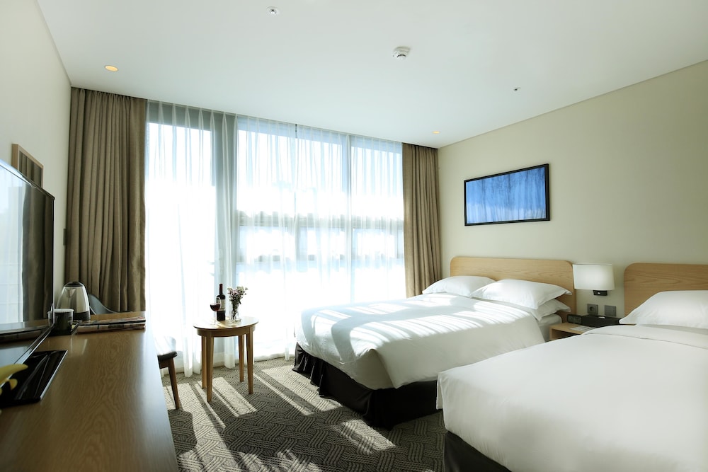 Standard Room, 2 Double Beds, Partial Sea View
