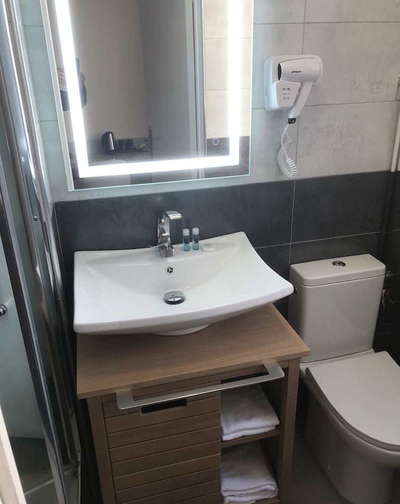 Comfort Double Room, Private Bathroom - Photo 4