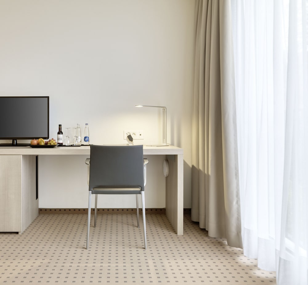 Standard Double Room Single Use photo 2