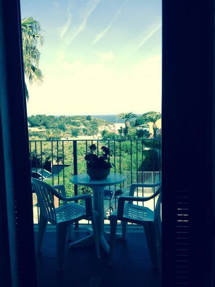 Economy Double Or Twin Room, Sea View photo 3