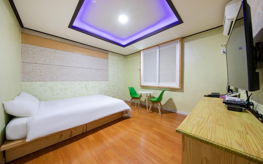 Room (Deluxe Room)