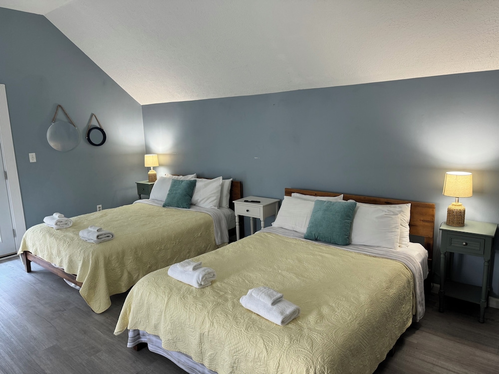Standard Room, 1 Bedroom, Balcony, Lake View photo 3