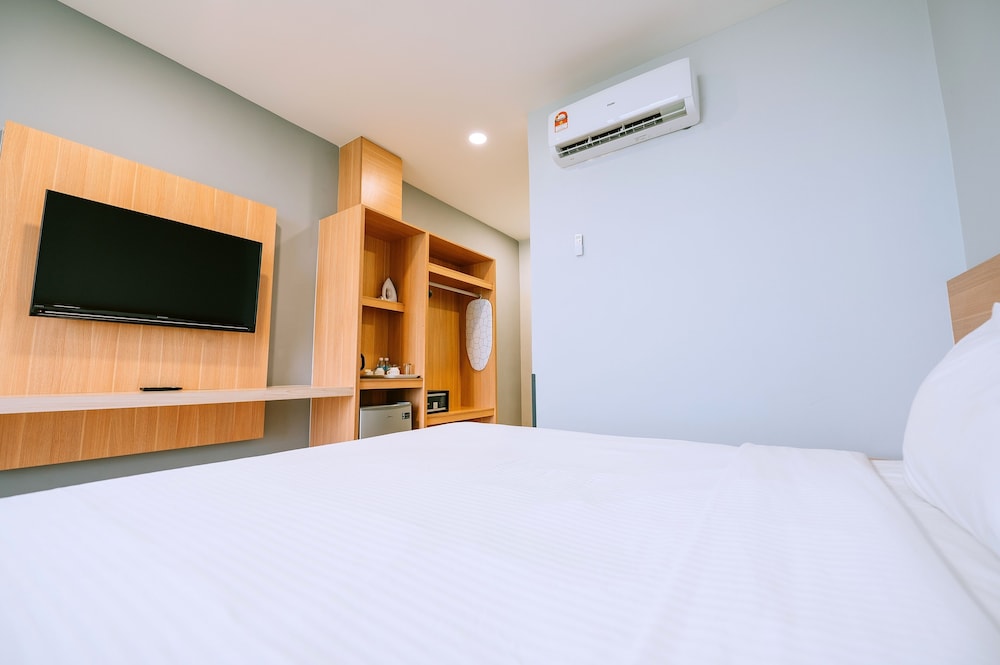 Deluxe Room - Photo 10