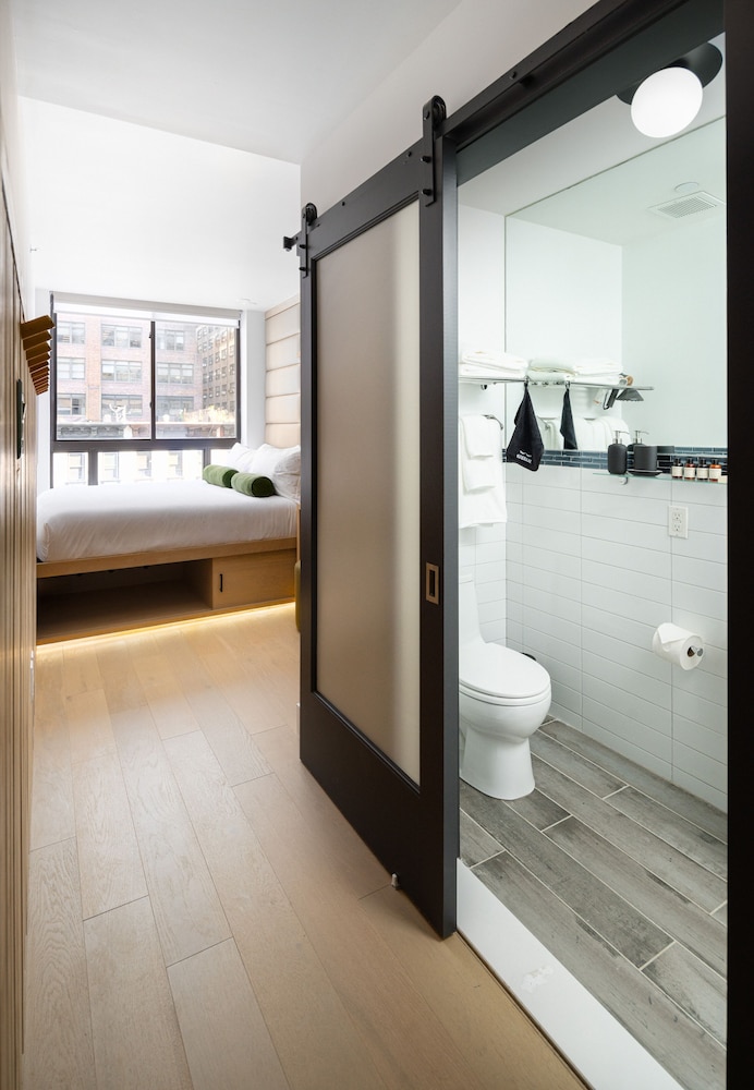 Superior, Midtown Serenity King Room