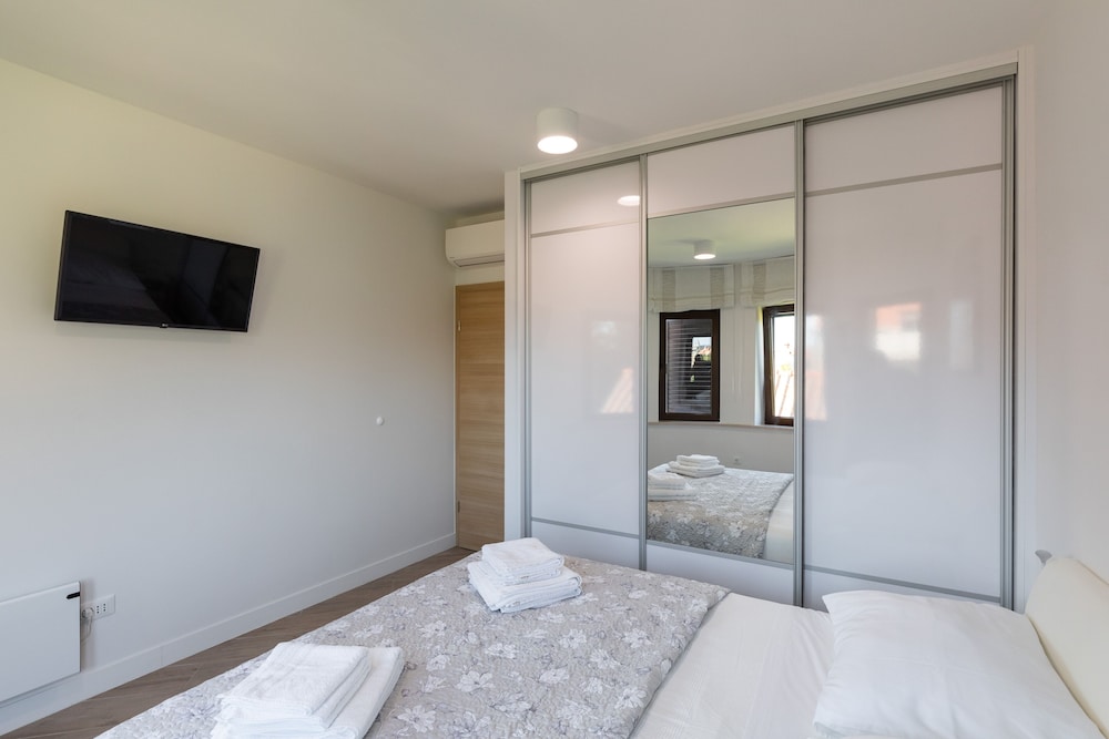 Apartment (Premium Two Bedroom w Swimming Pool) photo 1
