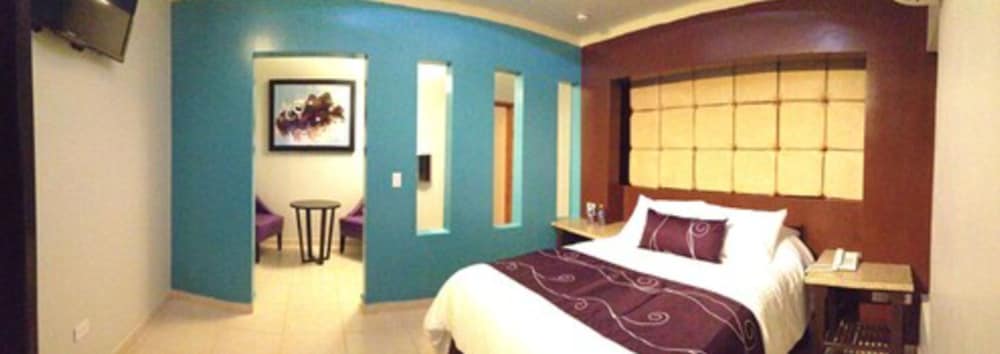 Standard Room, 1 Queen Bed