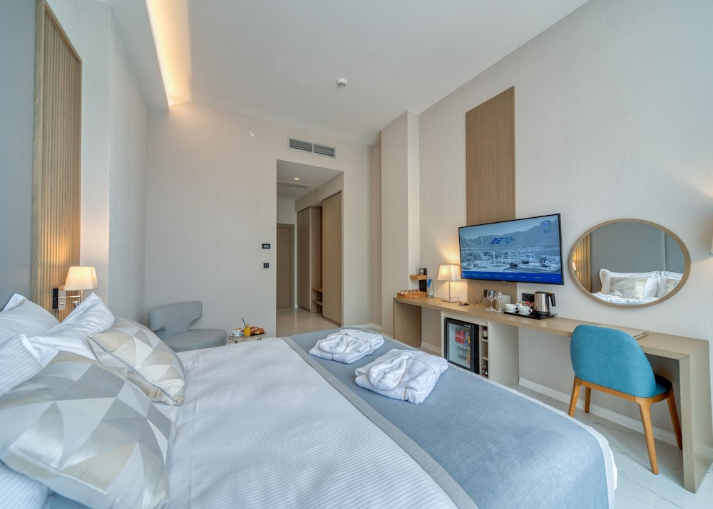 Basic Room, 1 King Bed - Photo 2