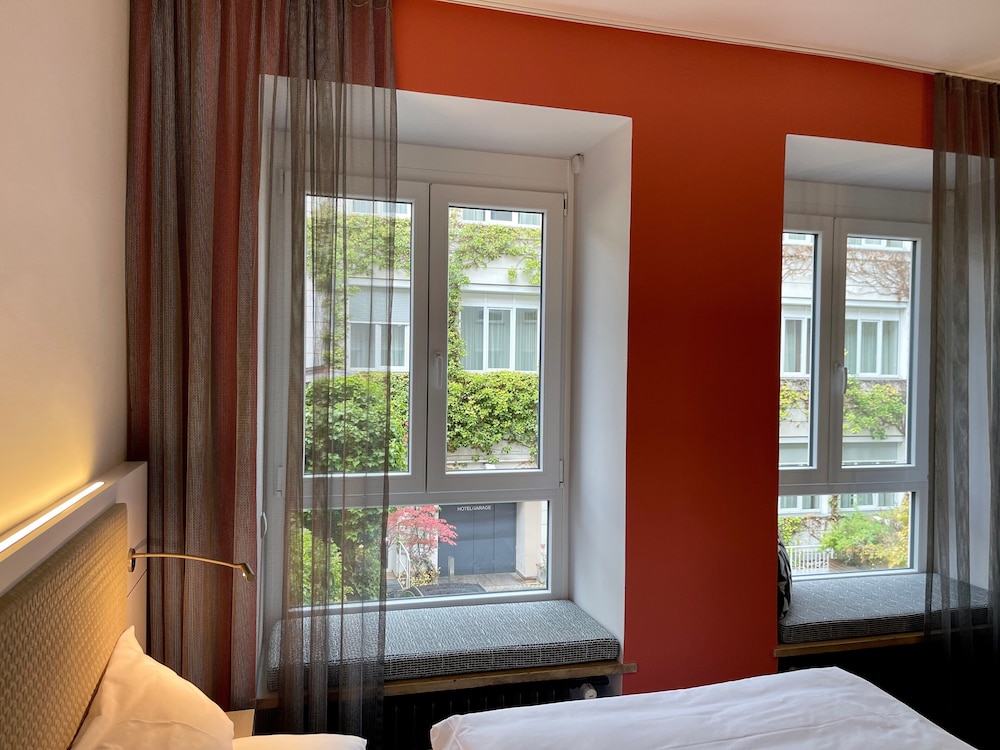 Comfort double room garden side thumbnail 5
