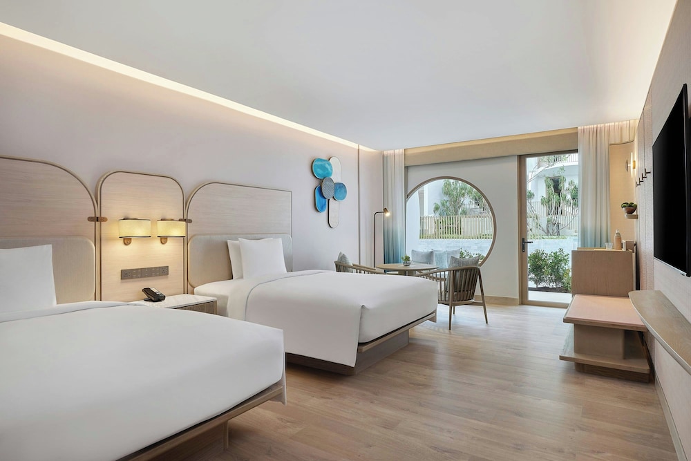 Deluxe Room, 2 Twin Beds, Pool Access