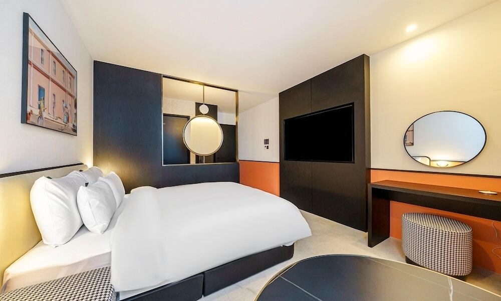Suite - Photo 7