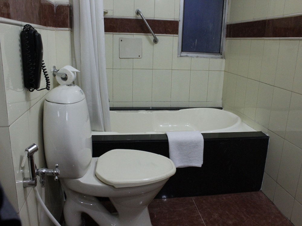 Executive Suite, 1 King Bed, City View - Photo 11