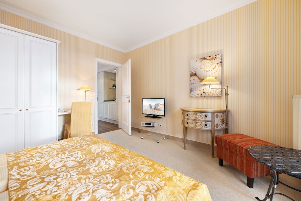 Studio, 1 Large Twin Bed, City View