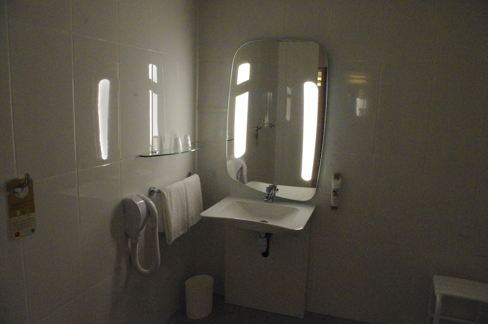 Standard Double Room, Multiple Beds - Photo 5