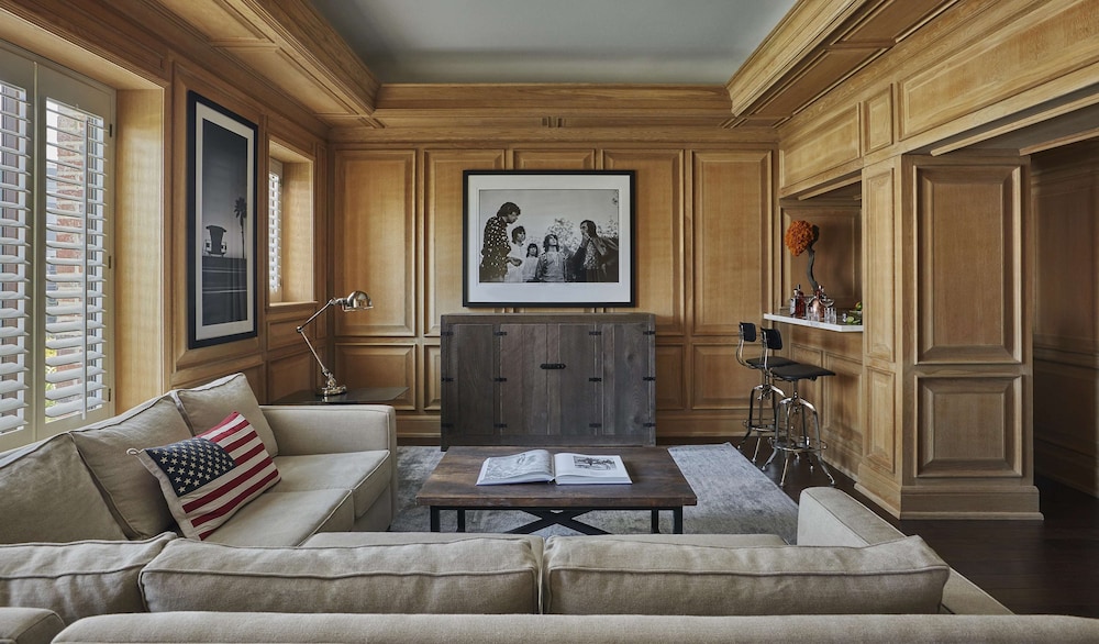 Signature Suite with One King Bed and Sofa Bed (Non Smoking) photo 1