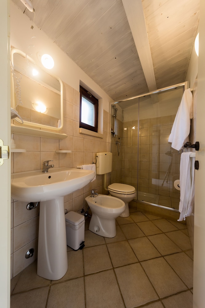 Basic Room, Private Bathroom, Garden Area photo 3