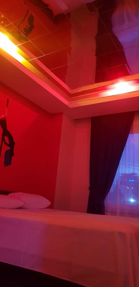 Apartment, 1 Queen Bed With Sofa Bed, Smoking photo 2