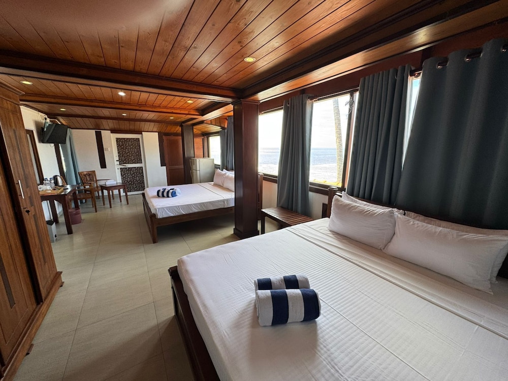 Deluxe Suite, 2 Double Beds, Sea View photo 1