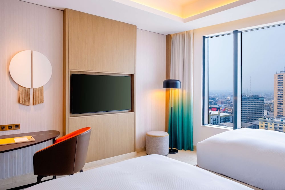 Family Suite, 1 King Bed, Connecting Rooms, River View photo 3