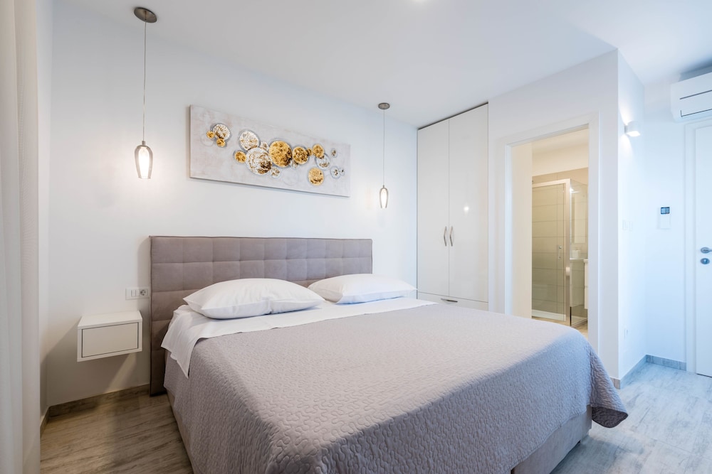 Luxury Apartment, 2 Bedrooms, Balcony, Sea View photo 2