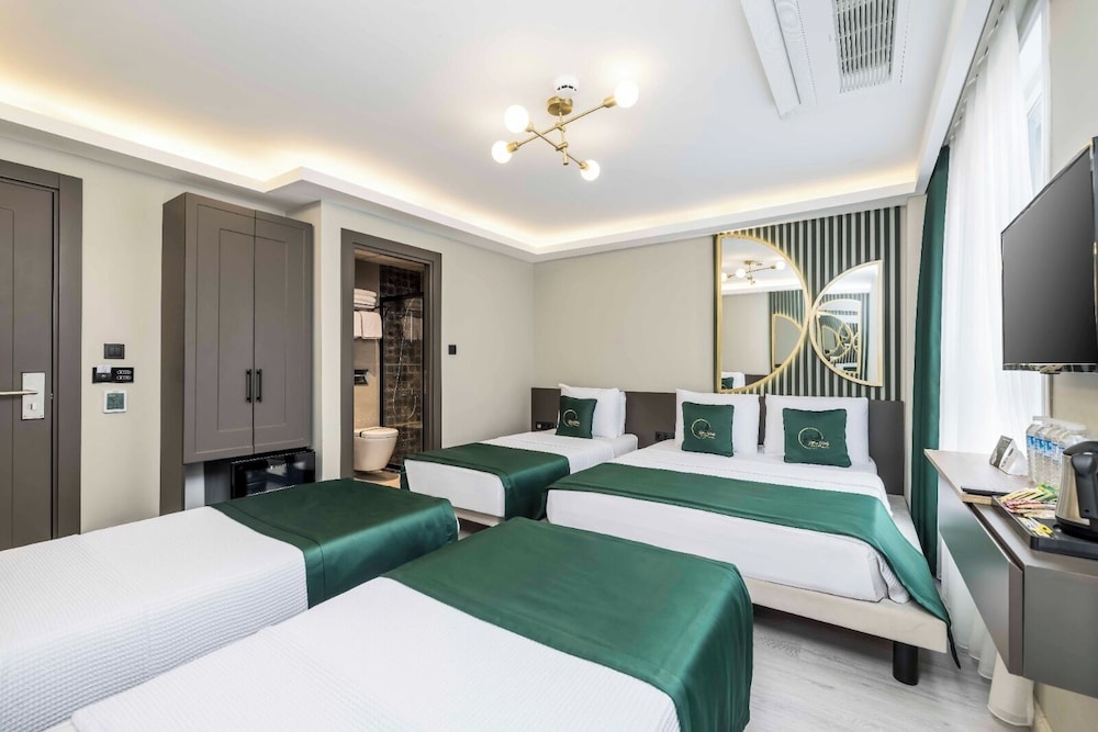Comfort Quadruple Room, City View, Ground Floor photo 3