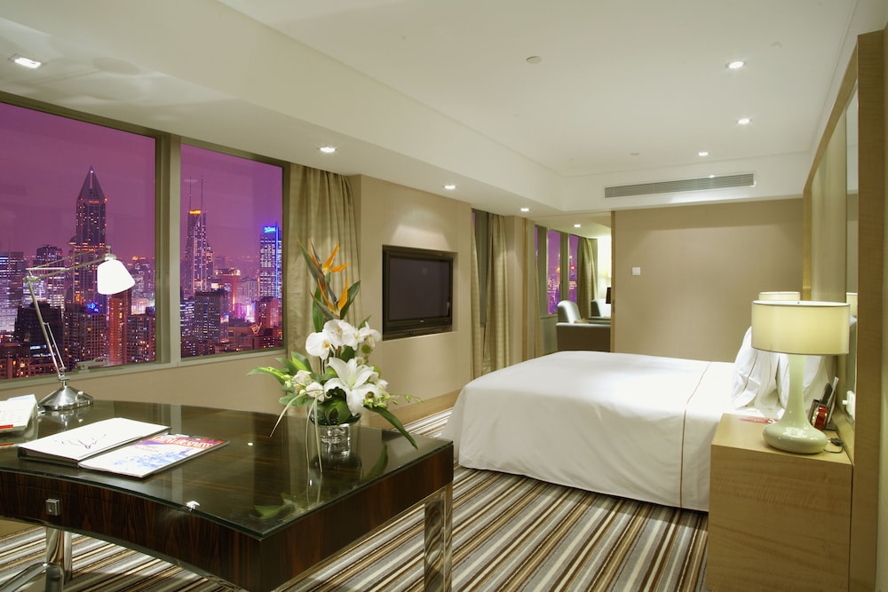 Villar Executive city-view King suite - Photo 2