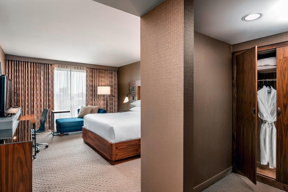 Deluxe Room, 1 King Bed (View) - Photo 1