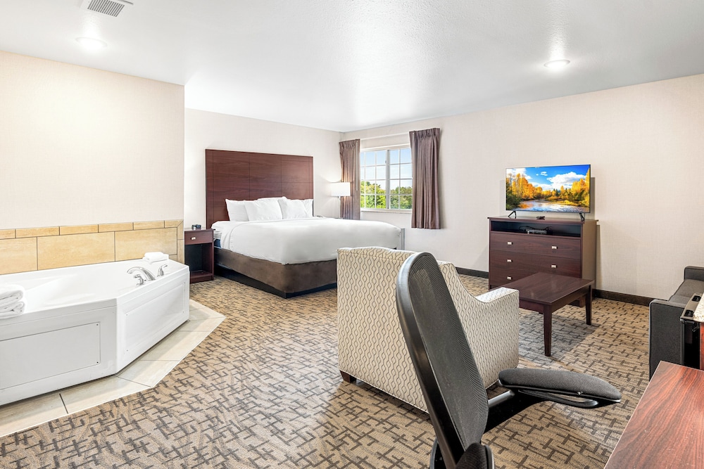 Suite, 1 King Bed with Sofa Sleeper, Whirlpool Tub, Non Smoking photo 1