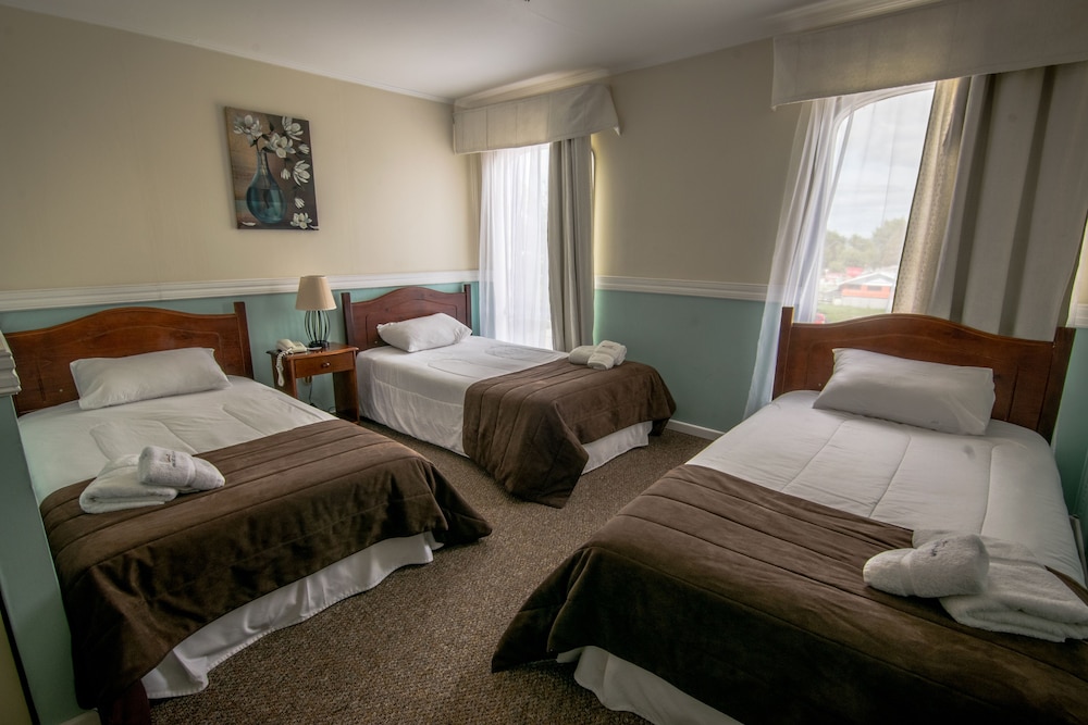 Standard Triple Room, 3 Twin Beds photo 2