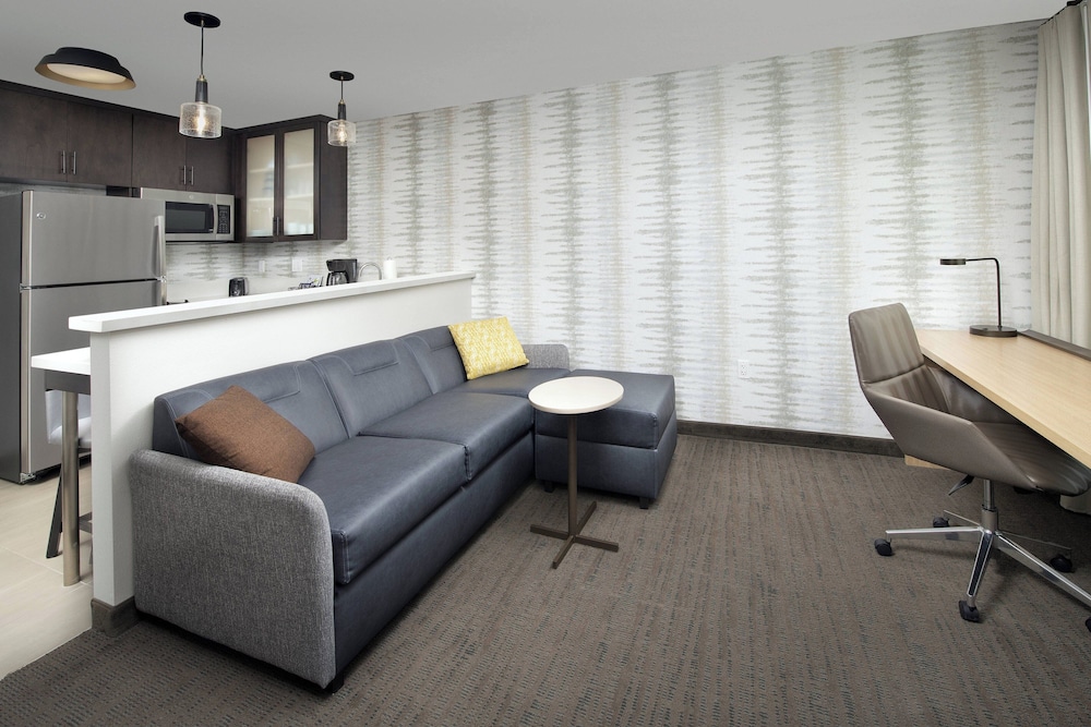 Suite, 1 Bedroom - Photo 1