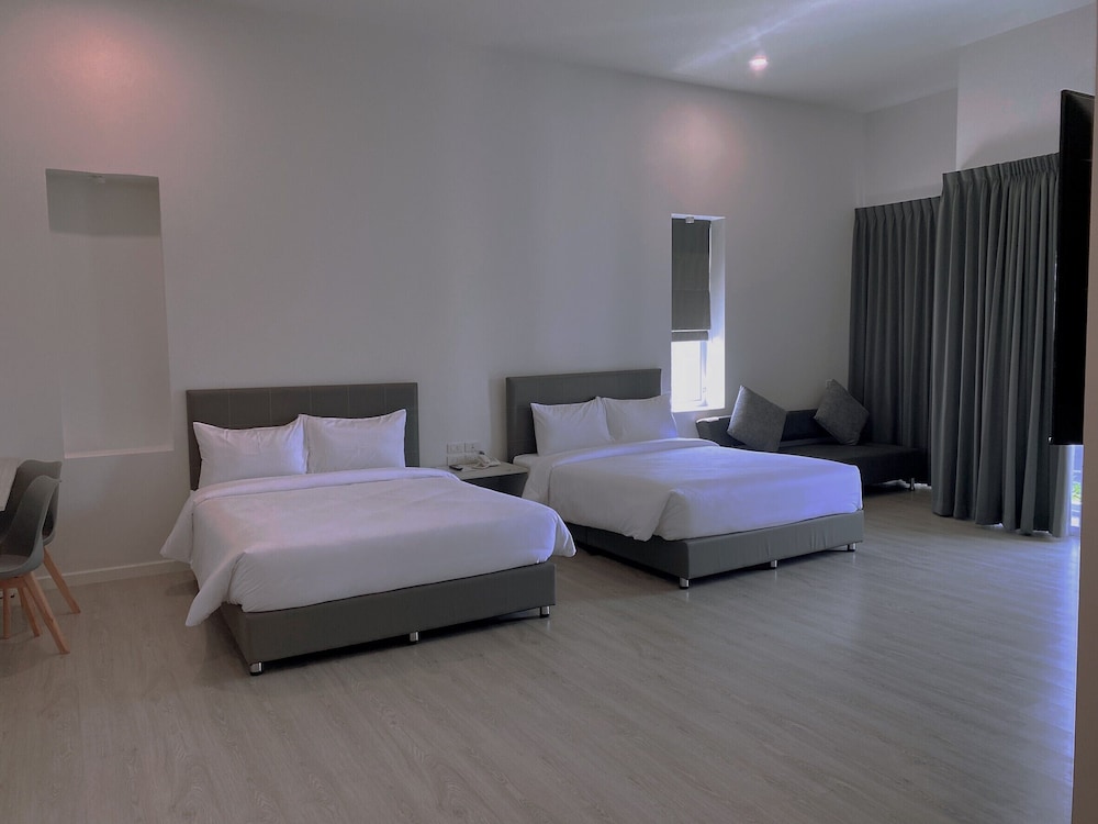 Deluxe Twin Room, 2 Queen Beds - Photo 1