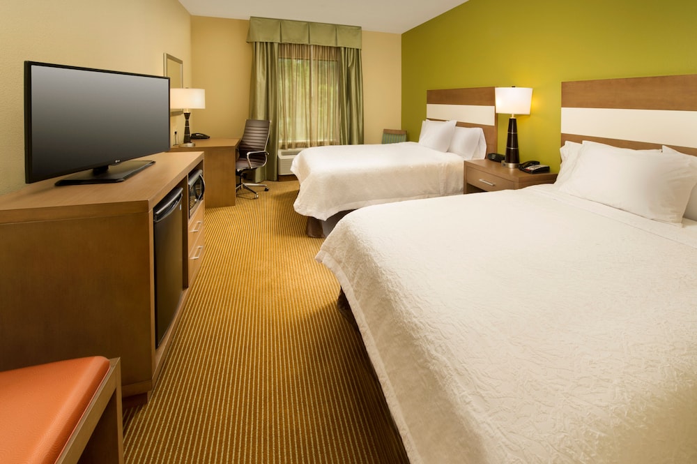 Room, 2 Queen Beds, Non Smoking, Refrigerator & Microwave photo 1